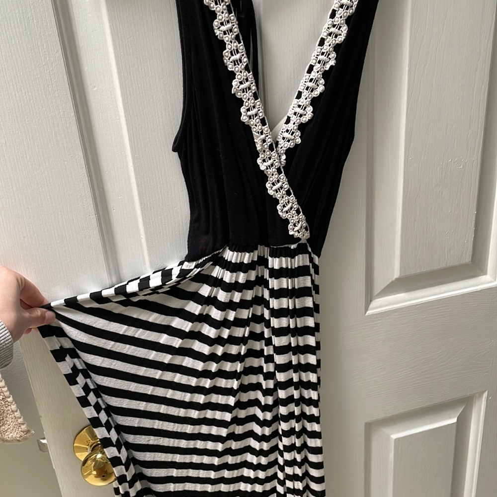 Emerald 🌟 Black & White Striped Maxi Dress 🌟 Size Small